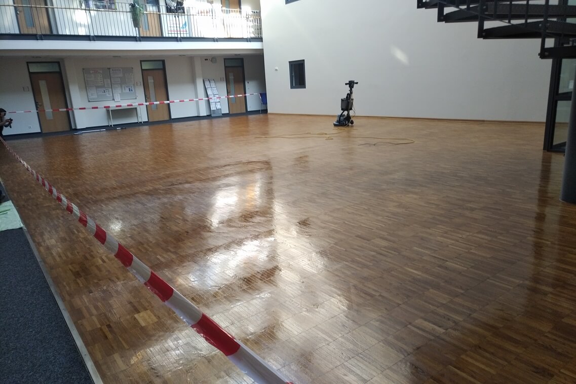 Sport- und Schwimmhallenreinigung